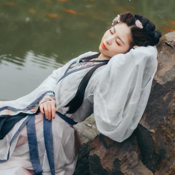 年華沉浮女子頭像，唯美古風(fēng)真人頭像