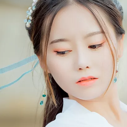 清新帶傘團扇女生頭像，唯美古風真人頭像