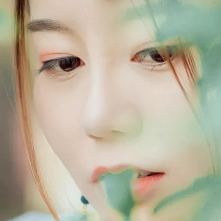 清新帶傘團扇女生頭像，唯美古風真人頭像