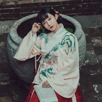 俏皮可愛(ài)帶團(tuán)扇女生頭像，唯美古風(fēng)真人頭像