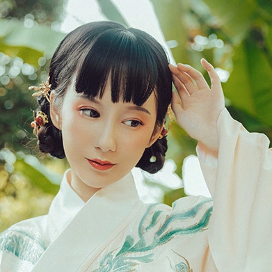 俏皮可愛(ài)帶團(tuán)扇女生頭像，唯美古風(fēng)真人頭像