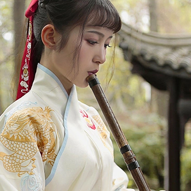 霸氣吹笛女生頭像，唯美古風(fēng)真人頭像