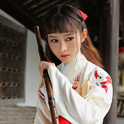 霸氣吹笛女生頭像，唯美古風(fēng)真人頭像