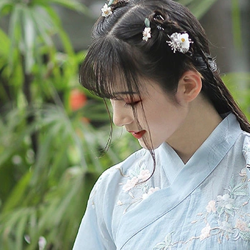 漢服帶傘女生頭像，唯美古風(fēng)真人頭像