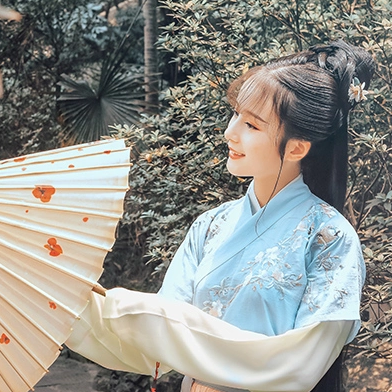 漢服帶傘女生頭像，唯美古風(fēng)真人頭像