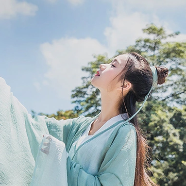 素衣女生喝酒頭像，唯美古風(fēng)真人頭像