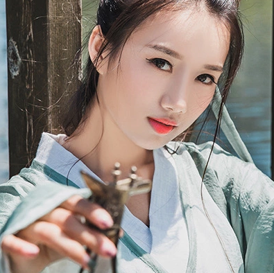 素衣女生喝酒頭像，唯美古風(fēng)真人頭像