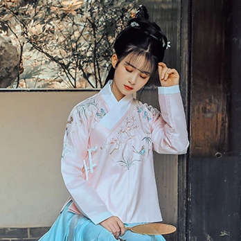 漢服帶團扇女生頭像，唯美古風(fēng)真人頭像