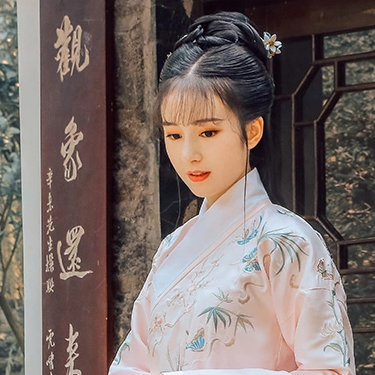 漢服帶團扇女生頭像，唯美古風(fēng)真人頭像