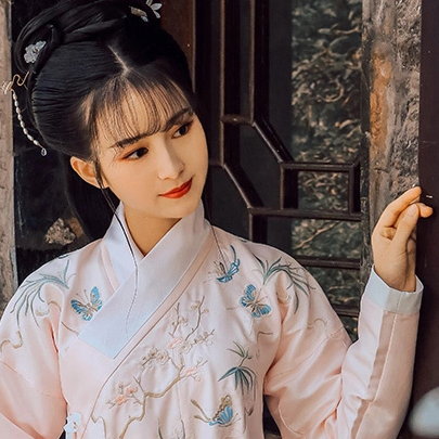 漢服帶團扇女生頭像，唯美古風(fēng)真人頭像