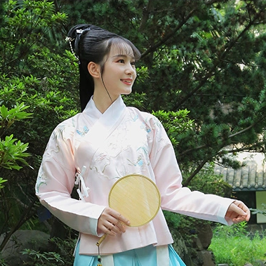 漢服帶團扇女生頭像，唯美古風(fēng)真人頭像