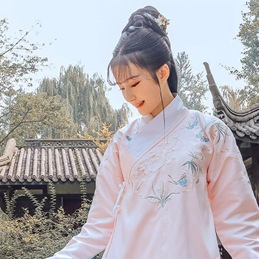 漢服帶團扇女生頭像，唯美古風(fēng)真人頭像