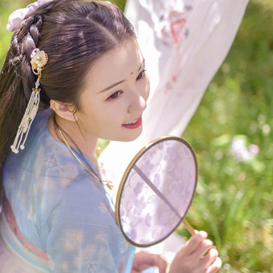 小清新帶團(tuán)扇女生頭像，唯美古風(fēng)真人頭像