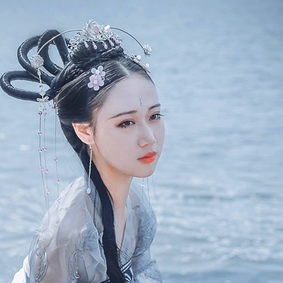 兩組齊胸襦裙?jié)h服女子頭像，唯美古風(fēng)真人頭像