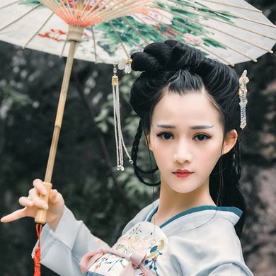 兩組齊胸襦裙?jié)h服女子頭像，唯美古風(fēng)真人頭像