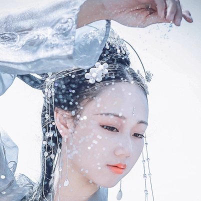 兩組齊胸襦裙?jié)h服女子頭像，唯美古風(fēng)真人頭像