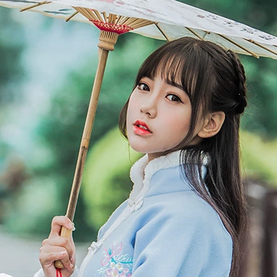 可愛(ài)帶團(tuán)扇和傘女生頭像，唯美古風(fēng)真人頭像