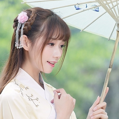 淡黃色漢服帶傘女生頭像，唯美古風(fēng)真人頭像