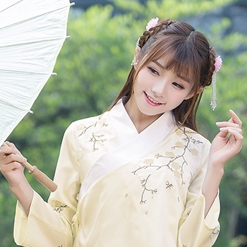 淡黃色漢服帶傘女生頭像，唯美古風(fēng)真人頭像