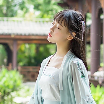 杜若花枝帶和團扇傘女生頭像，唯美古風(fēng)頭像