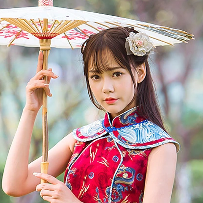 紅衣帶傘女生頭像，唯美古風(fēng)真人頭像