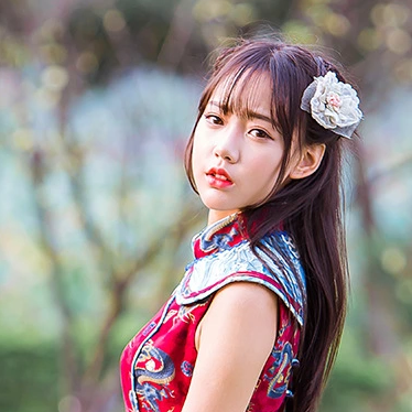 紅衣帶傘女生頭像，唯美古風(fēng)真人頭像