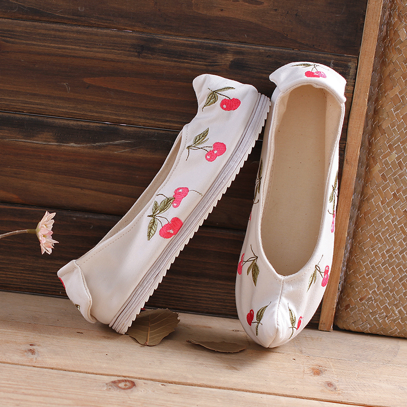 櫻桃刺繡可愛翹頭鞋，復(fù)古傳統(tǒng)繡花鞋