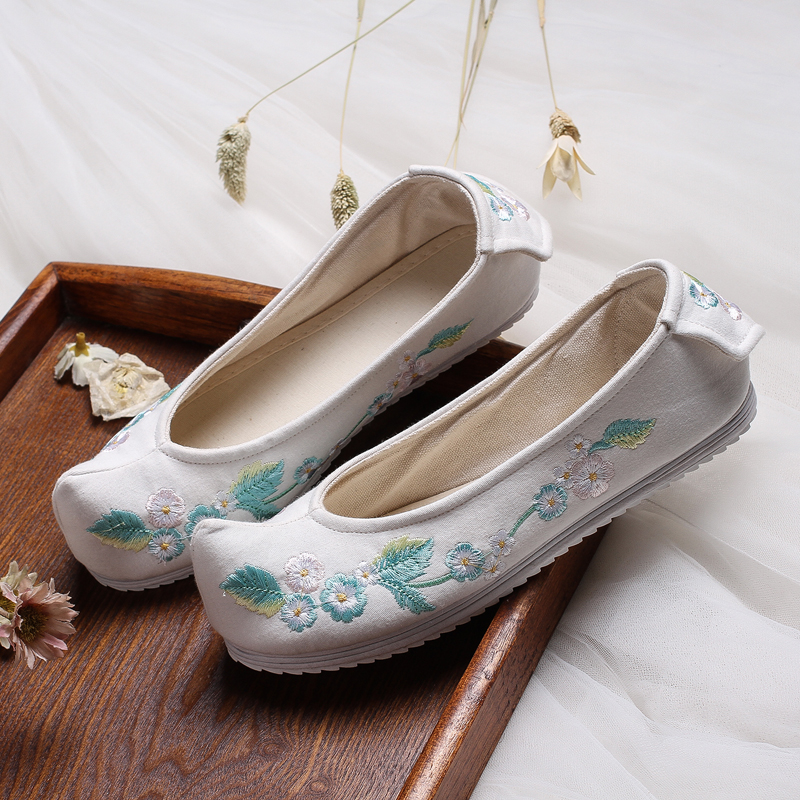 花朵刺繡翹頭鞋，復(fù)古民族風(fēng)繡花鞋