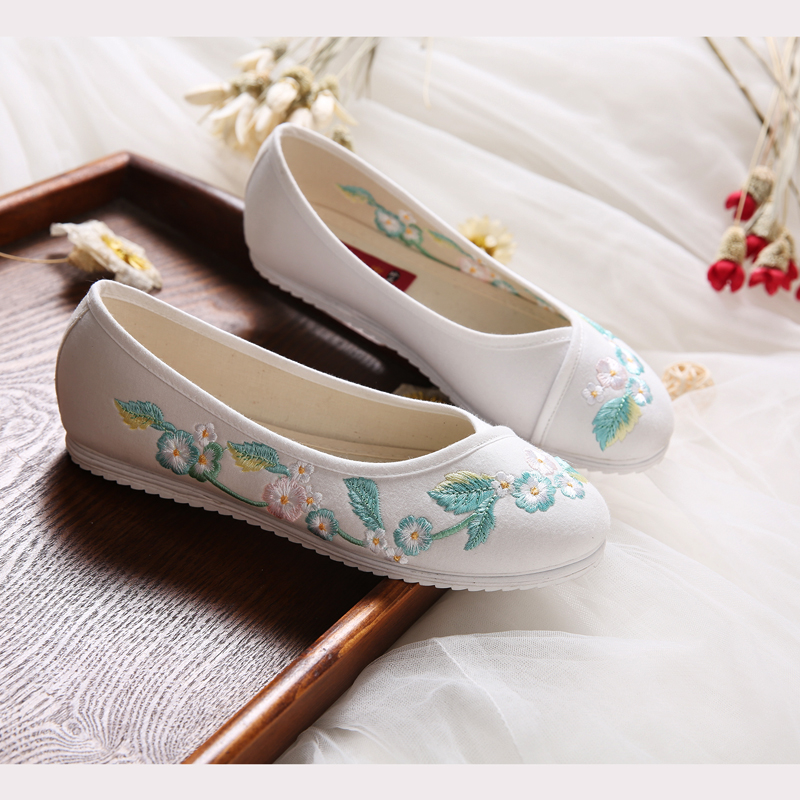 小清新花朵刺繡平底鞋，復(fù)古民族風(fēng)繡花鞋