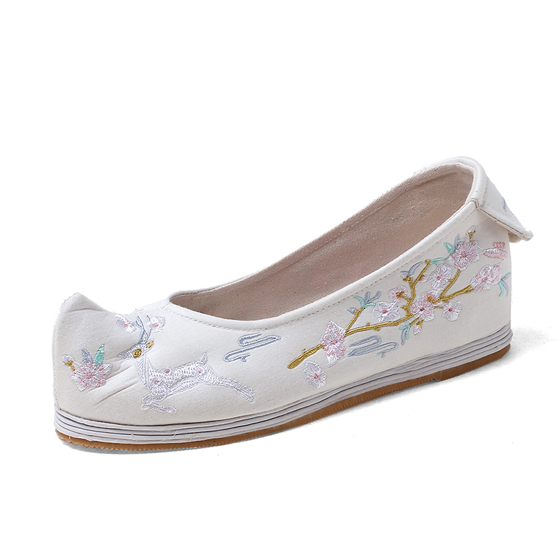 梅花鹿刺繡內(nèi)增高翹頭鞋，復(fù)古繡花鞋