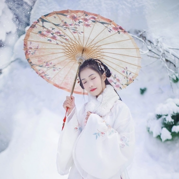 雪中團花帶傘女子頭像，唯美古真人頭像
