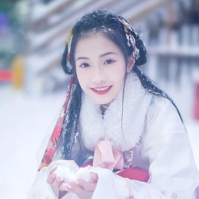 雪中團花帶傘女子頭像，唯美古真人頭像