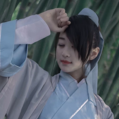 竹林舞劍女生頭像，唯美古風(fēng)真人頭像