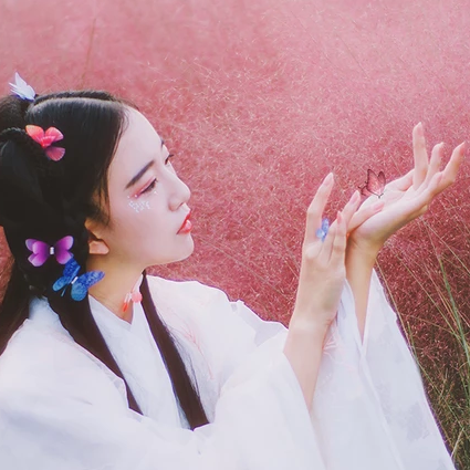 蝶花帶傘女生頭像，唯美古風(fēng)真人頭像