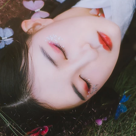 蝶花帶傘女生頭像，唯美古風(fēng)真人頭像