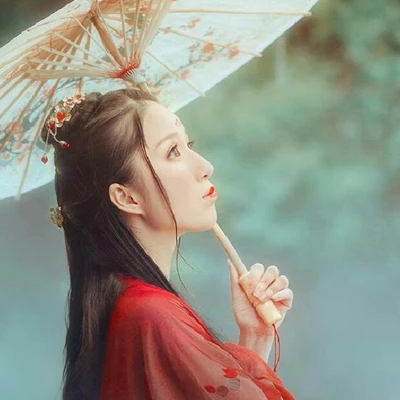 相思紅衣帶傘女生頭像，唯美古風(fēng)真人頭像