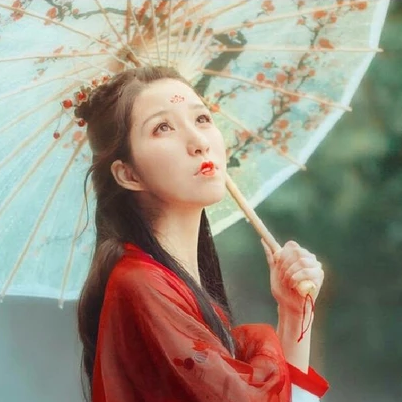 相思紅衣帶傘女生頭像，唯美古風(fēng)真人頭像