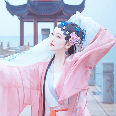 京劇花旦帶折扇女生頭像，唯美古風真人頭像