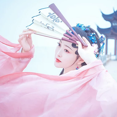 京劇花旦帶折扇女生頭像，唯美古風真人頭像