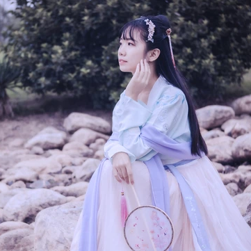 清新帶團(tuán)扇女生頭像，唯美古風(fēng)真人頭像