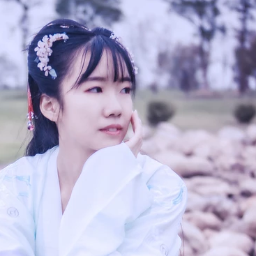 清新帶團(tuán)扇女生頭像，唯美古風(fēng)真人頭像