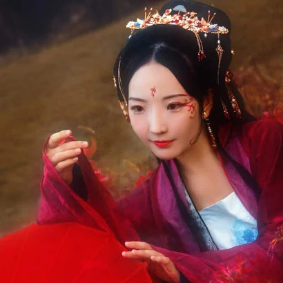 彼岸花妖艷女子頭像，唯美古風真人頭像