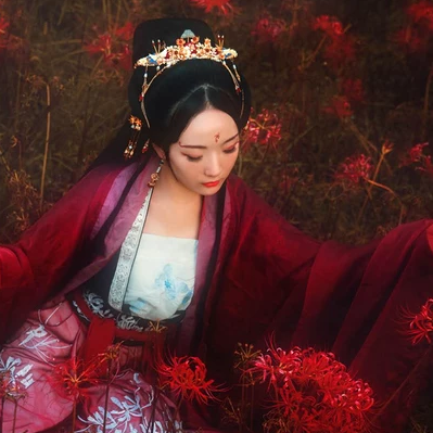 彼岸花妖艷女子頭像，唯美古風真人頭像