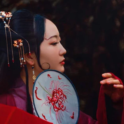 彼岸花妖艷女子頭像，唯美古風真人頭像