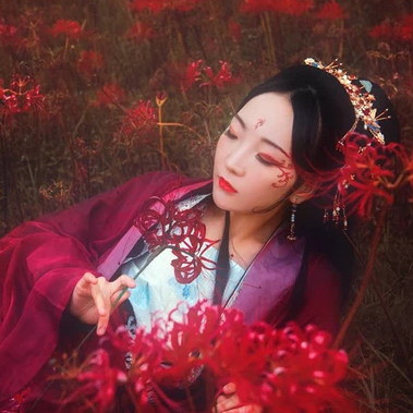 彼岸花妖艷女子頭像，唯美古風真人頭像