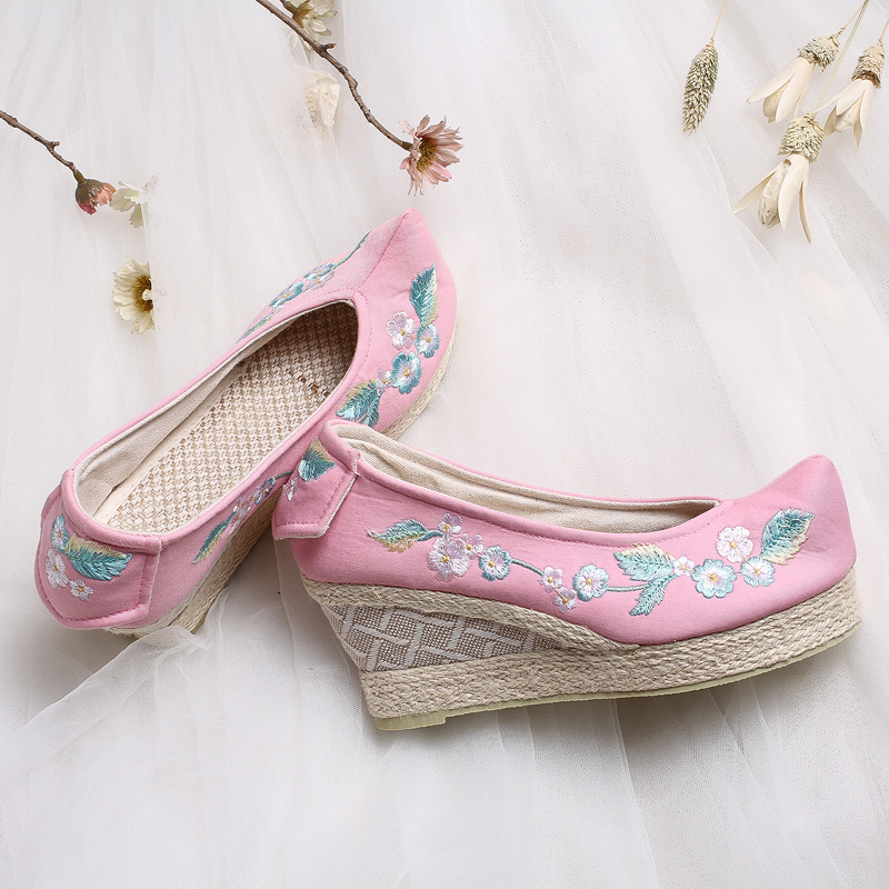 復(fù)古文藝坡跟繡花鞋，傳統(tǒng)旗袍翹頭鞋