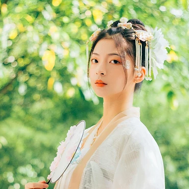 花神淚帶團(tuán)扇女生頭像，唯美古風(fēng)真人頭像