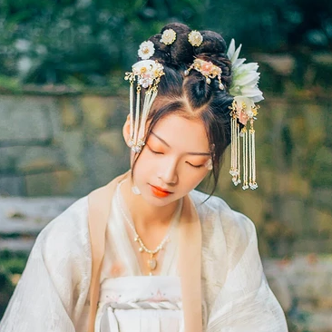 花神淚帶團(tuán)扇女生頭像，唯美古風(fēng)真人頭像