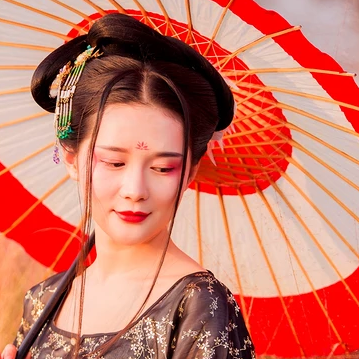 粉黛帶紅傘女生頭像，唯美古風真人頭像