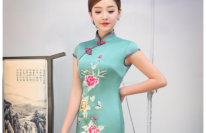 復(fù)古繡花旗袍，短袖真絲旗袍裙